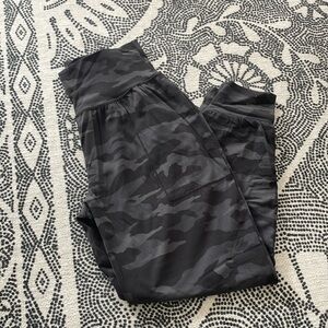 Athleta salutation camo jogger